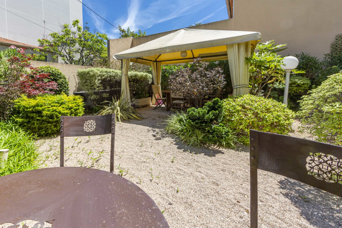  Appartement 2 chambres / 2 salles de bains/double terrasses avec jardin 