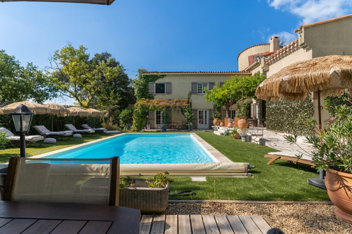 Maison La Chêneraie. proche Alpilles et Luberon, piscine chauffée 