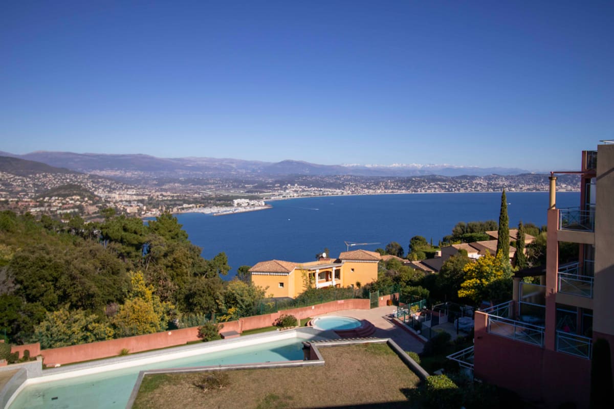 Superbe 32m² Avec Balcon Et Magnifique Vue Sur Mer