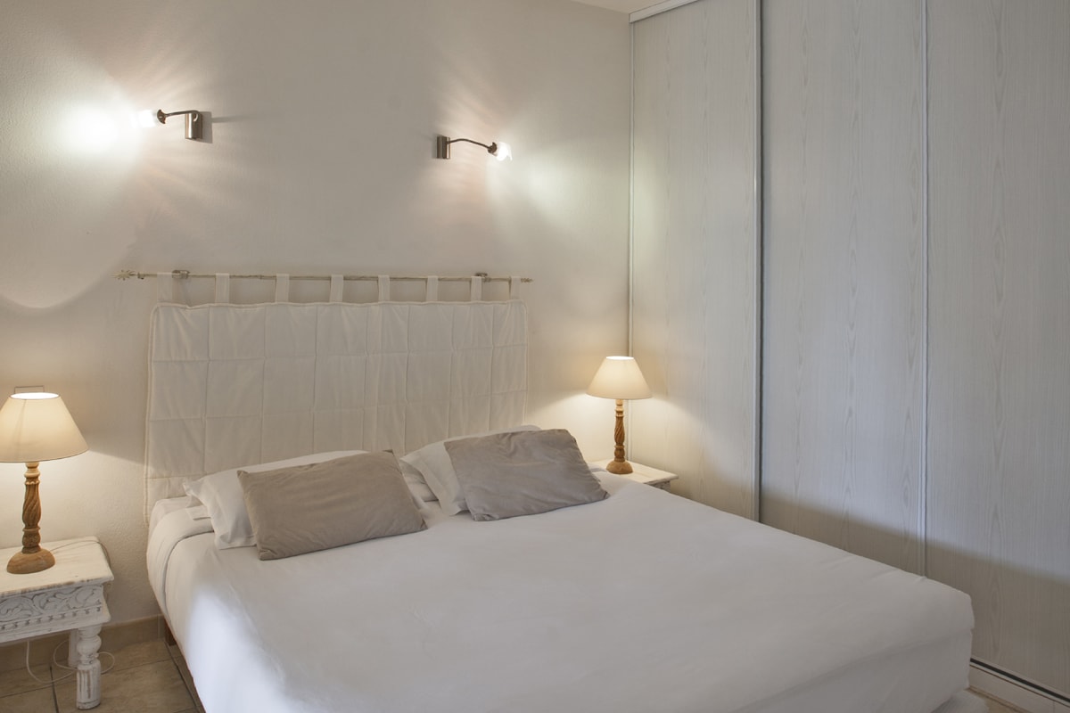 Immobilier Casa Linda Appart climatisé avec jardin a 900m  plage et centre ville Calvi  