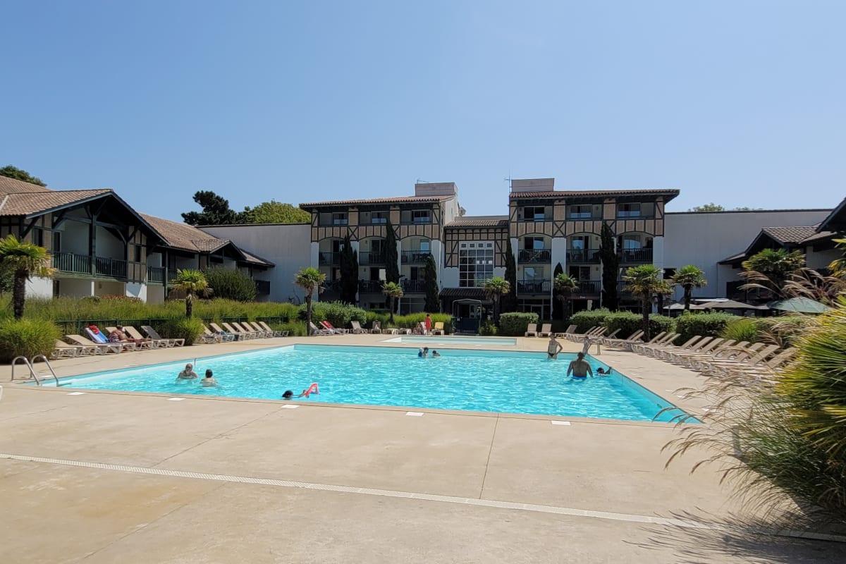 Immobilier Beau 21 M2 Avec Loggia Piscine Proche De La Plage  