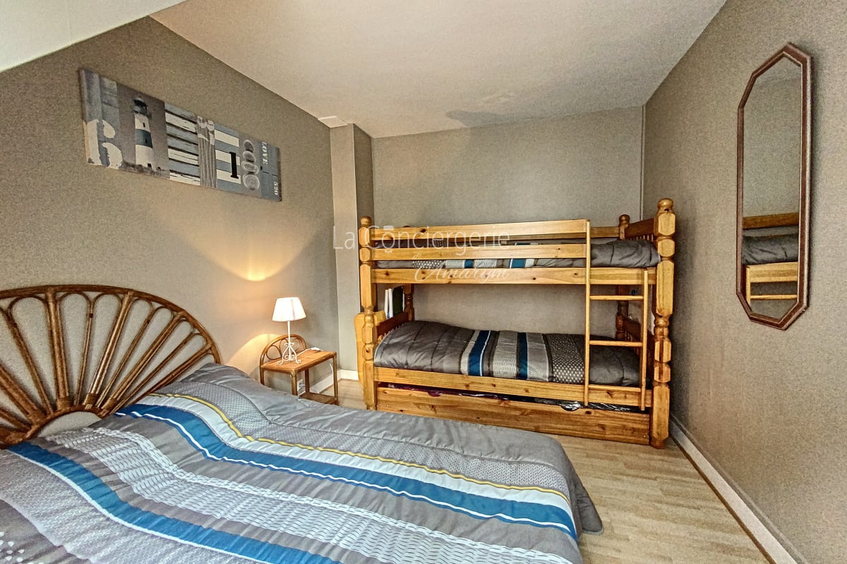  immobilier  TH 23 -  🌊 Charmant appartement vue sur le Port 🌞