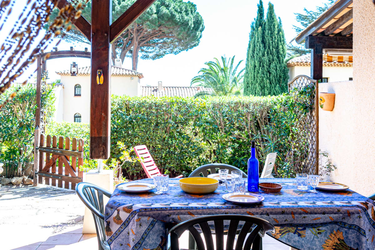  immobilier  T2 avec piscine et pétanque