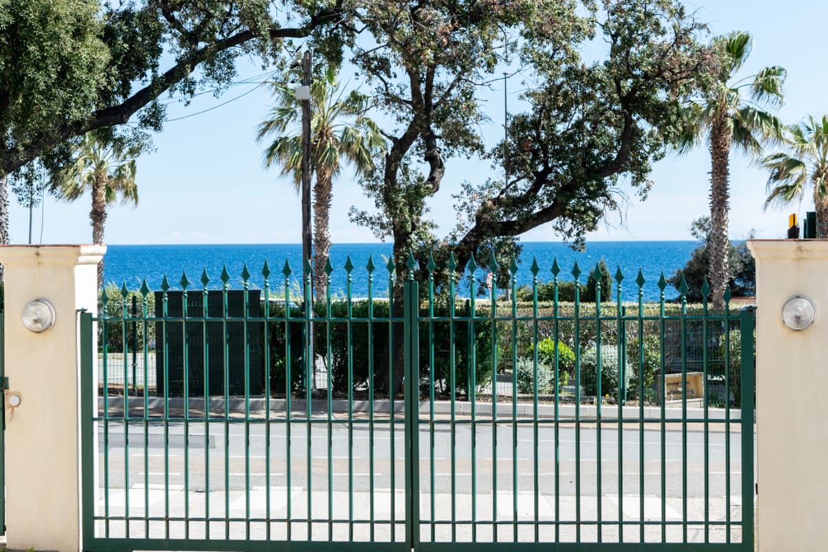 Appartement   T2 avec piscine et pétanque