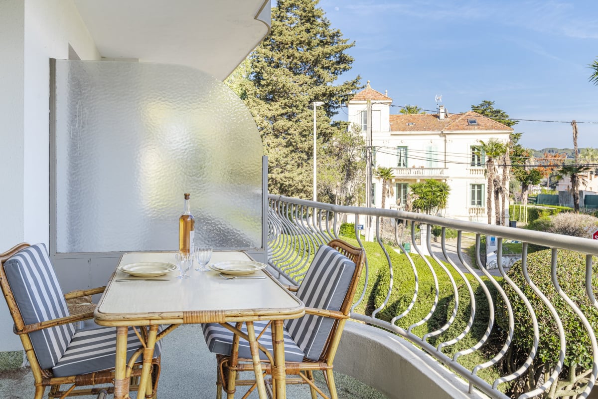Au cœur du Cap d'Antibes bel appart avec balcons