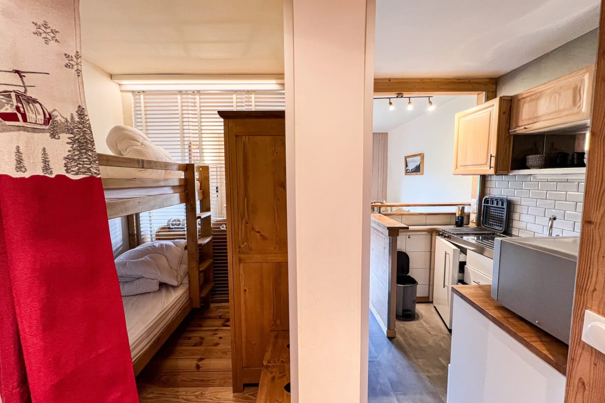 Appartement   Studio tout confort avec piscine et vue