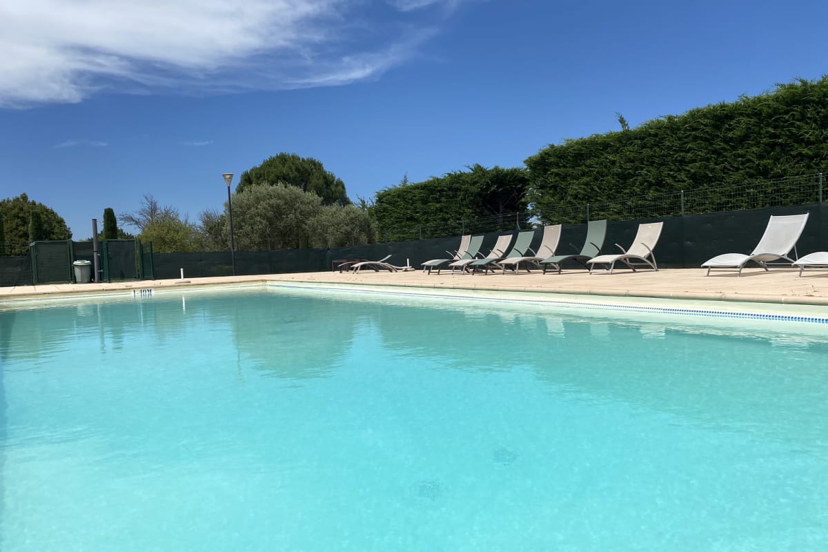 04B2 : Beau studio dans un mas provençal - piscine