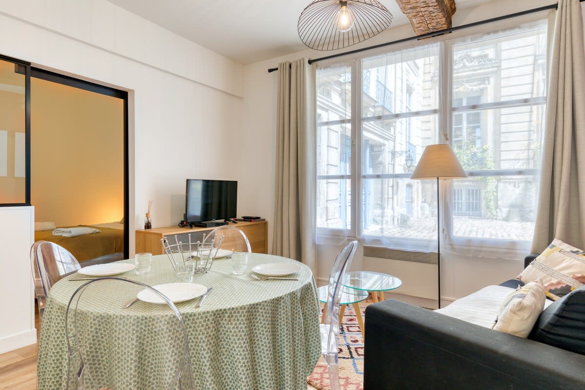Appartement Rafael F2 Bourgeois avec Jardin 