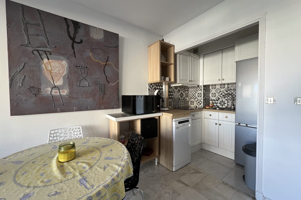 Appartement   Lumineux 31m2, Terrasse fleurie à 5min Croisette