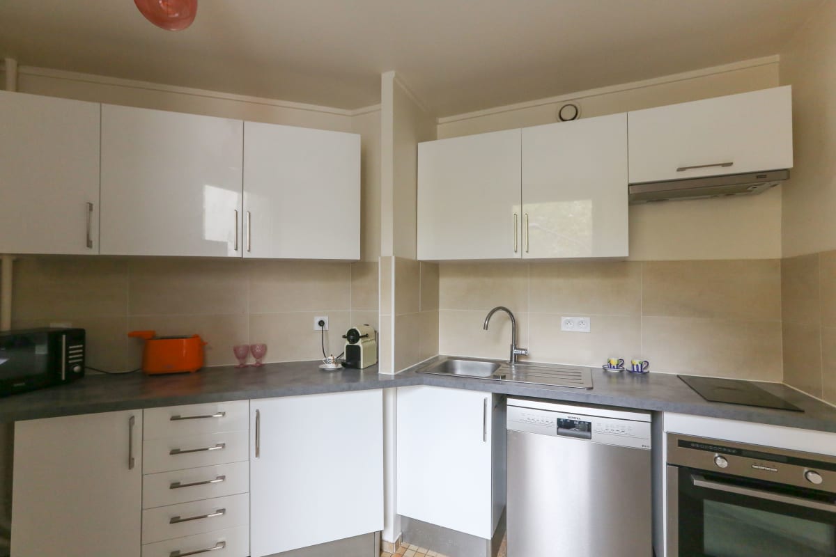Immobilier Appartement lumineux à Paris avec balcon filant  