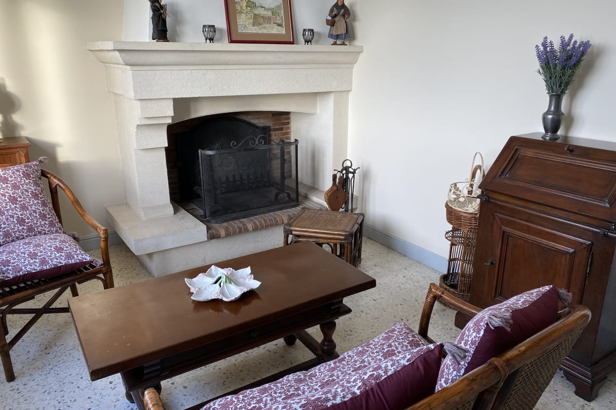 Immobilier La Maison de Gari, maison spacieuse avec piscine et bel extérieur   
