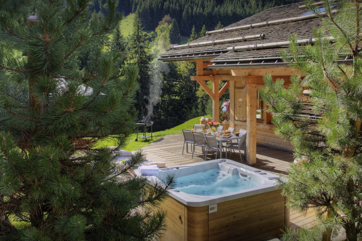 Chalet   Séjour ski en famille avec jacuzzi - OVO Network