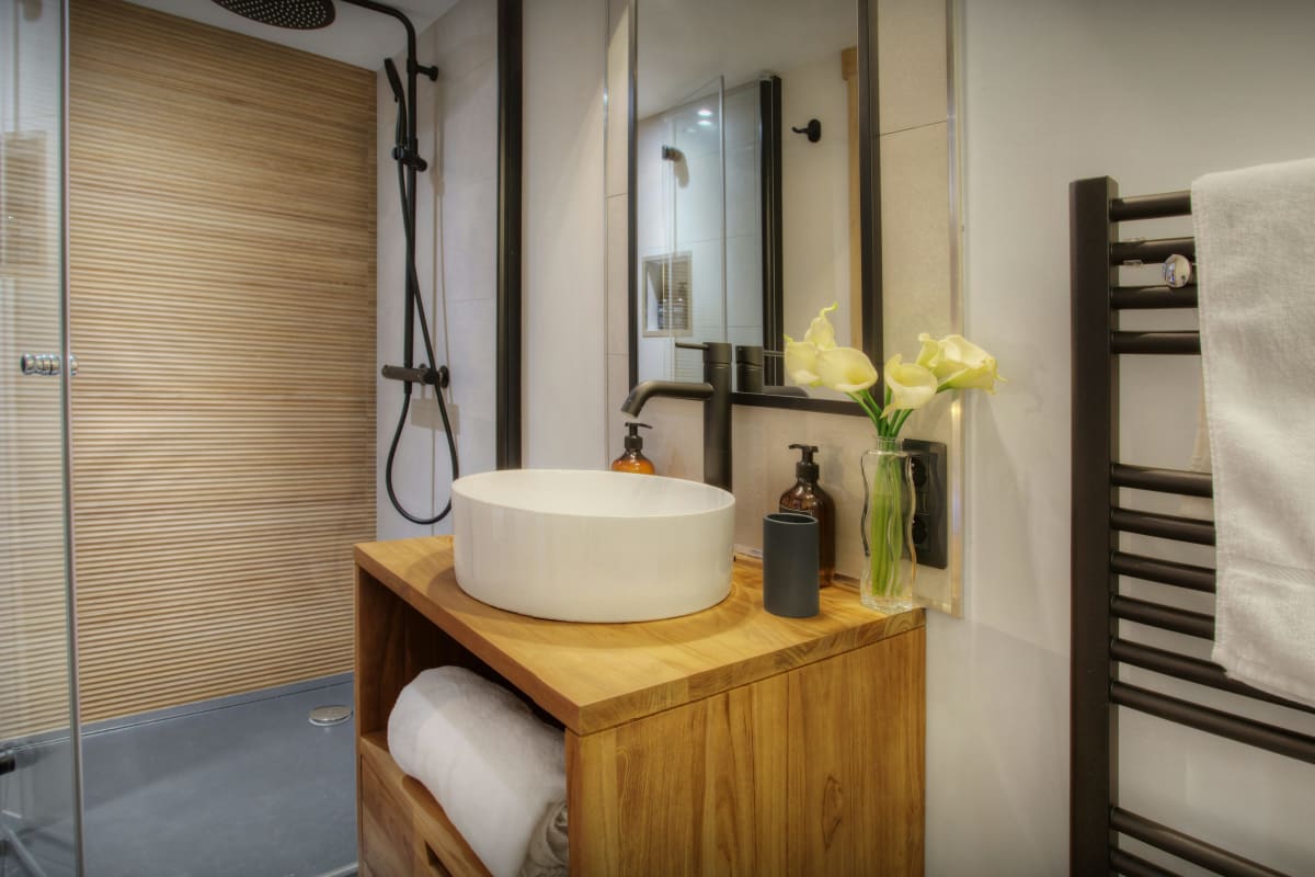 Chalet   Vacances avec piscine estivale, jacuzzi & sauna - OVO Network