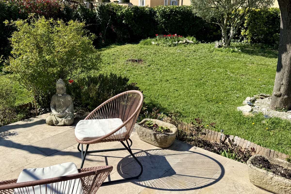  Maison climatisée avec jardin privé au Thor, animaux acceptés  