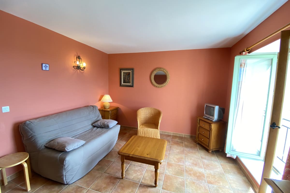 04B4 : Beau studio dans un mas provençal - piscine