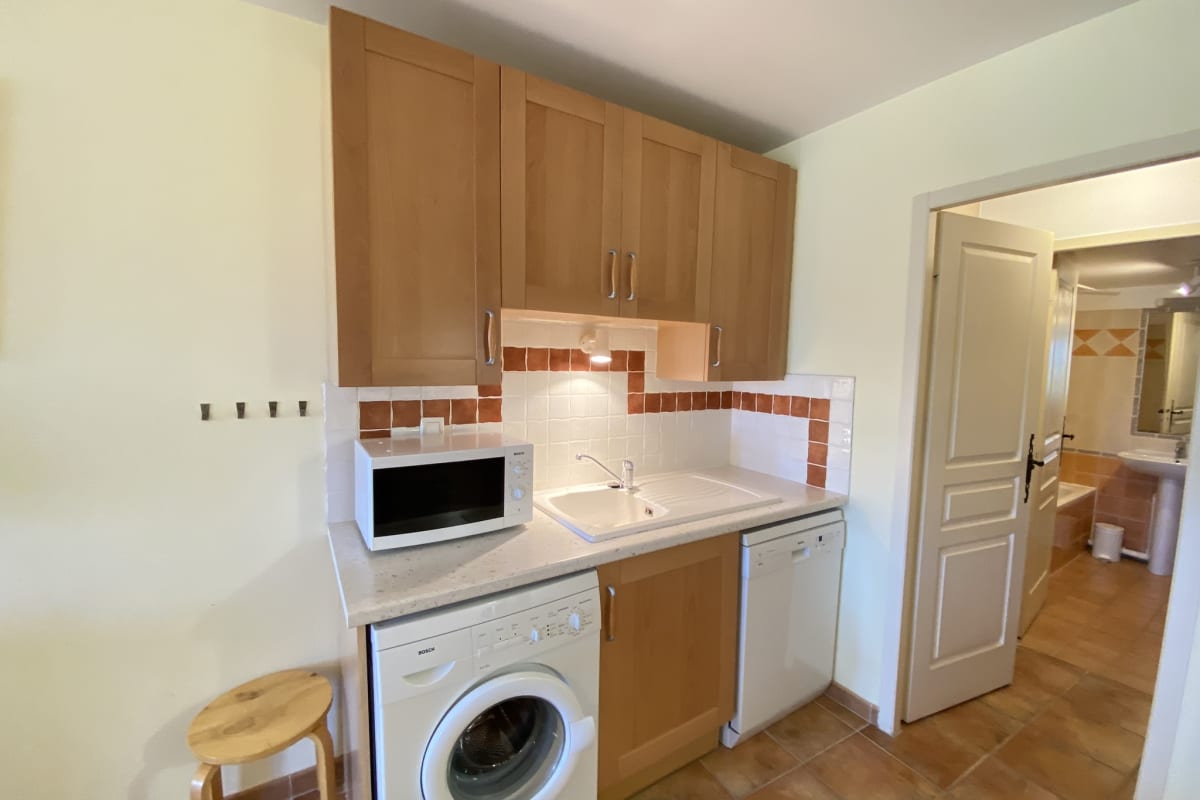 Immobilier 04B5 : Beau studio dans un mas provençal - piscine  
