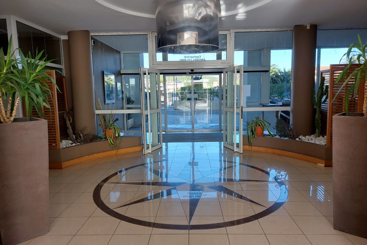 Immobilier Appartement cosy en bord de mer avec piscine  