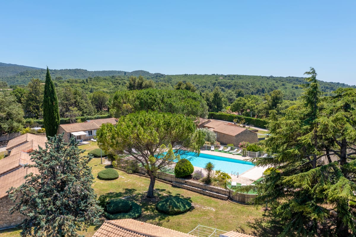 Maison provençale avec jardin en résidence