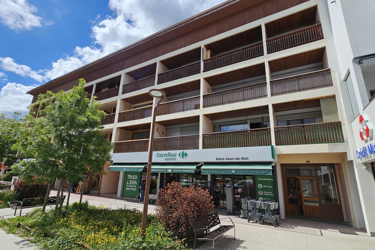 Immobilier Appartement 2 chambres sur la place du village  