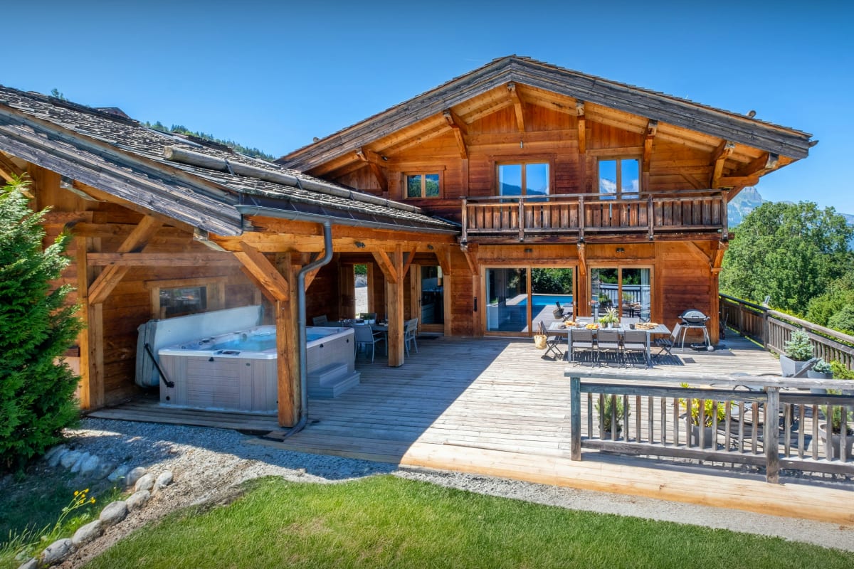  Chalet Jacuzzi, sauna et vues sur le mont Blanc - OVO Network