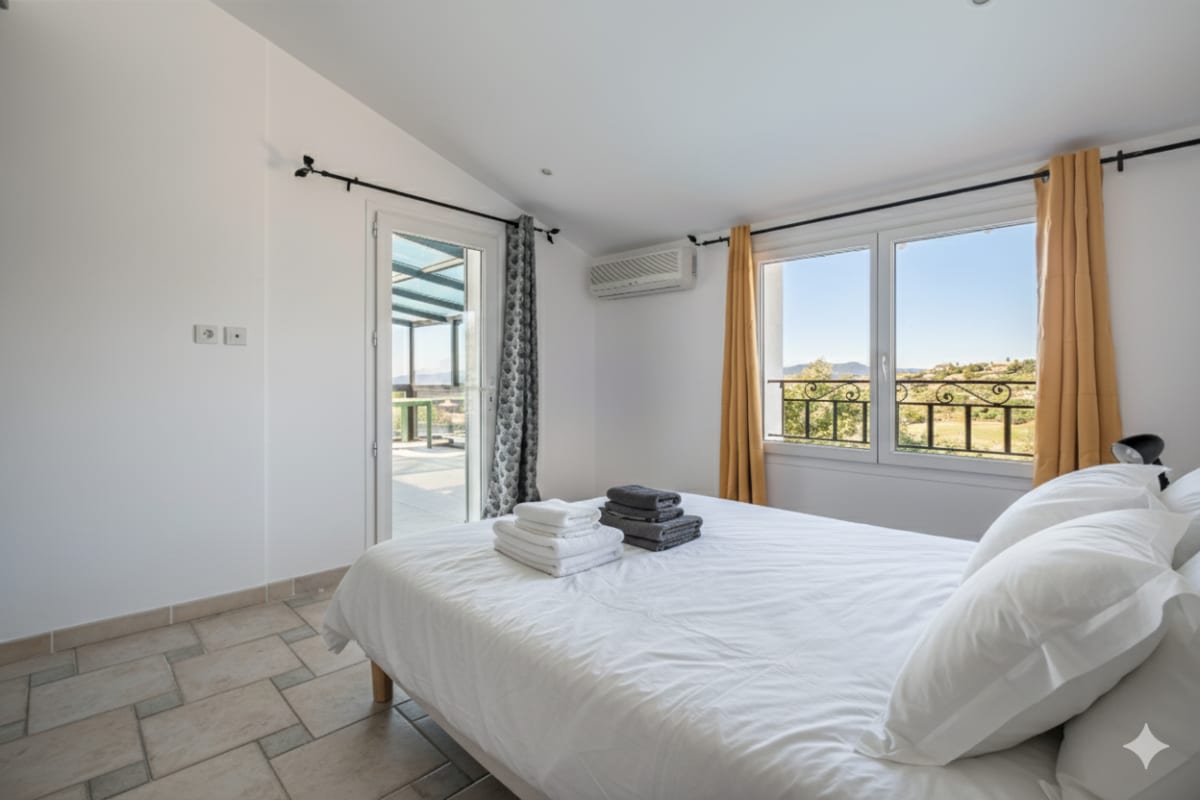 Appartement   Appartement avec piscine proche golfe