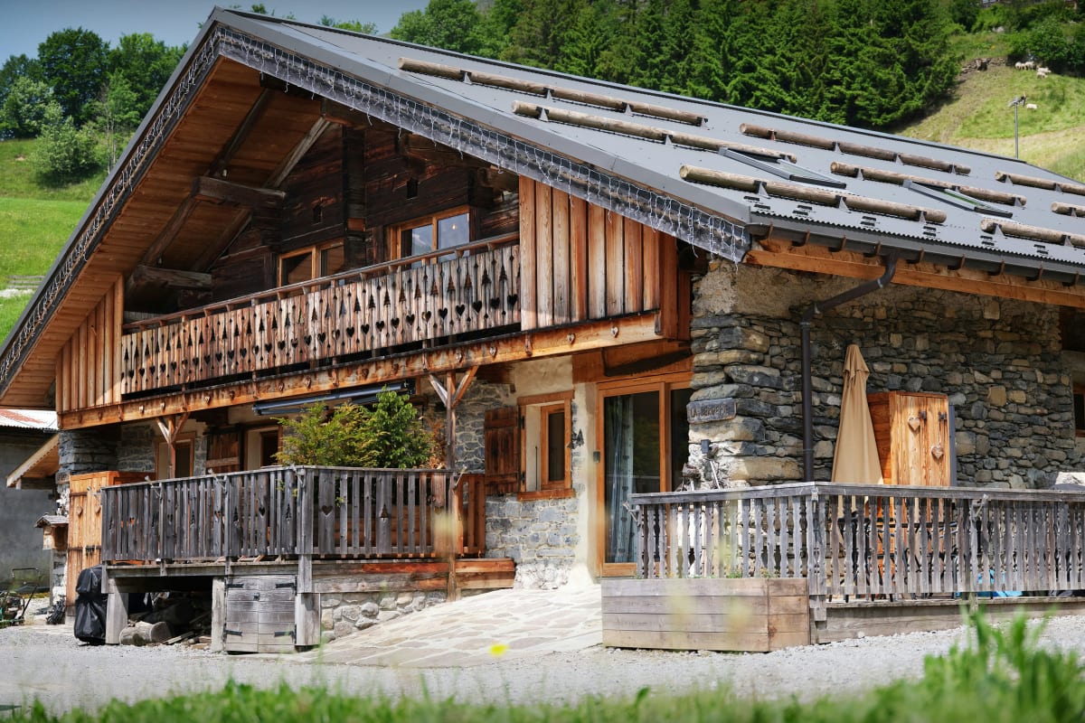  immobilier  Charmante ferme rénovée avec jacuzzi, terrasse et balcon - OVO Network
