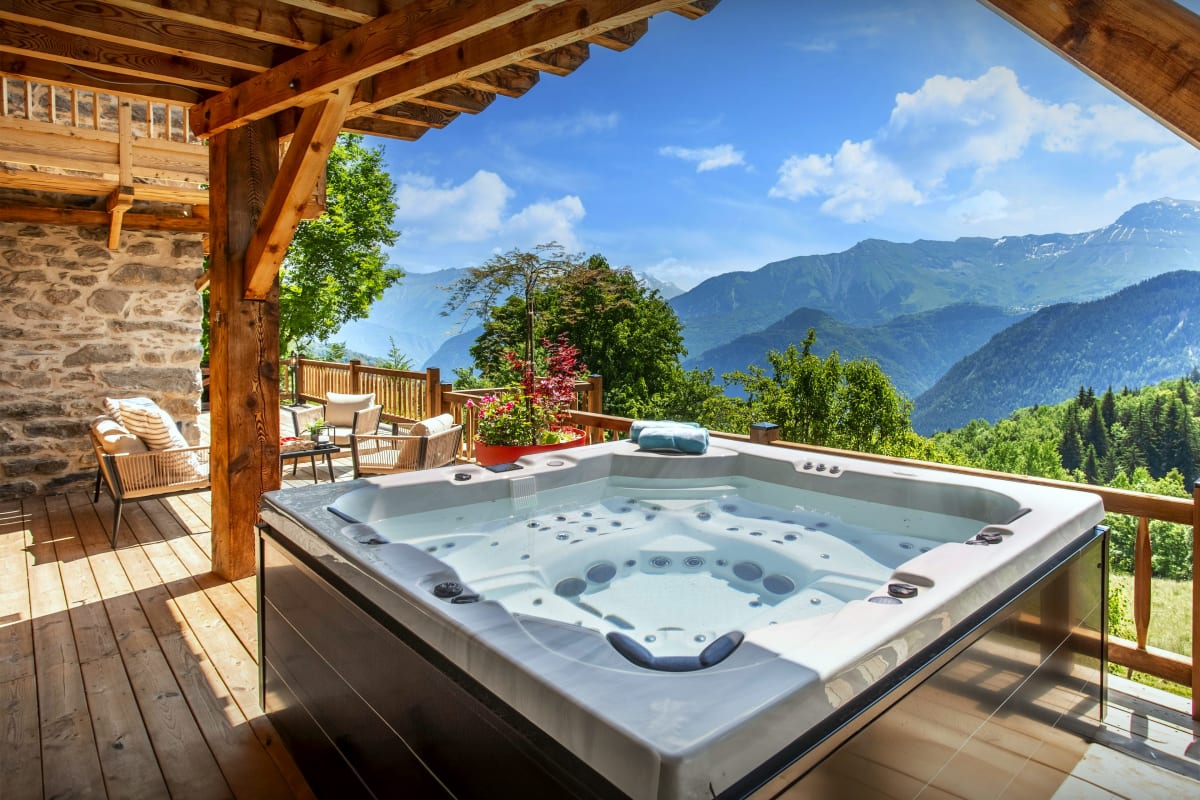 Au calme pour 10 avec sauna et jacuzzi - OVO Network