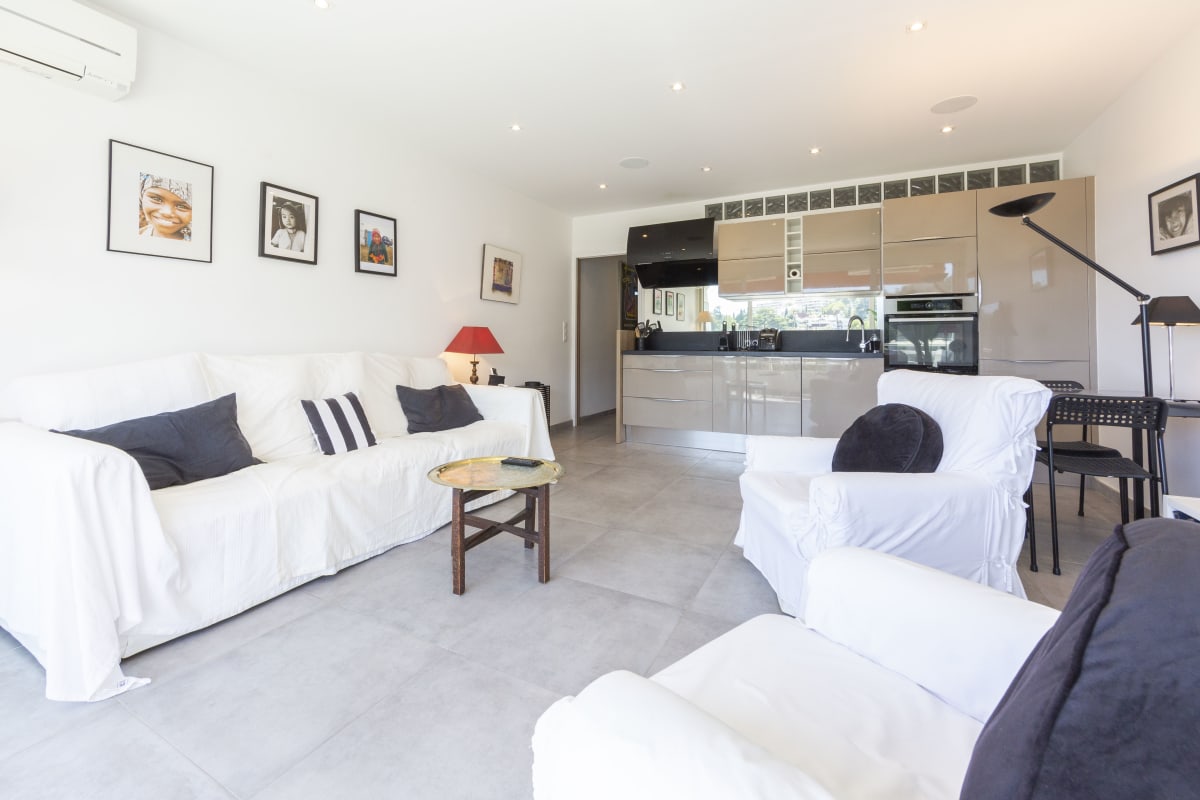 Immobilier Appartement entièrement équipé de 47 m2 avec vue dégagée sur collines.  