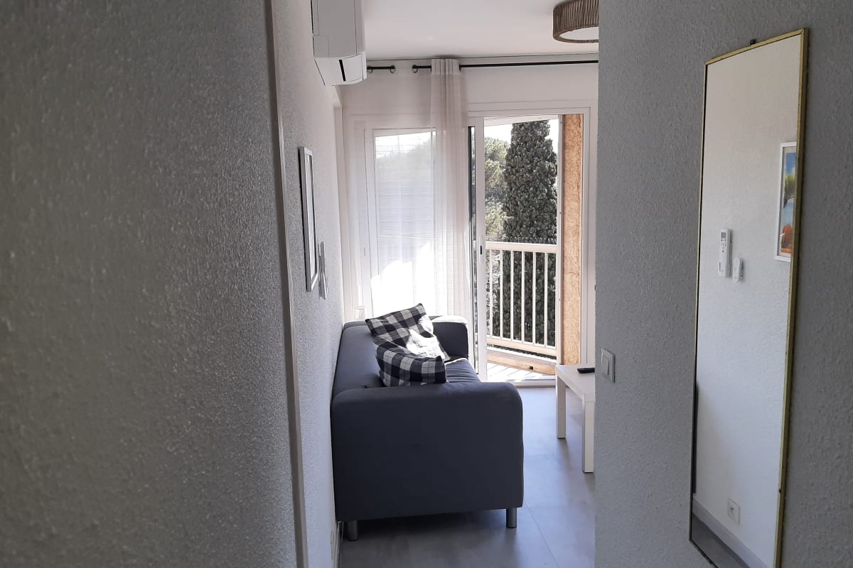 Studio lumineux à 300m de la plage avec balcon