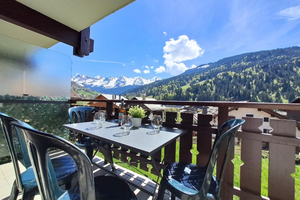  Studio avec balcon, au centre du village 