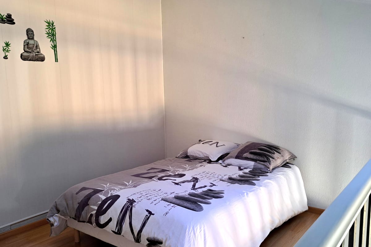 Appartement Studio climatisé de 40 m² avec balcon et parking 