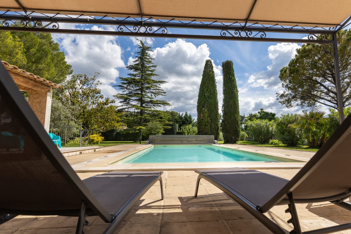 Lou Cigalon • Mas provençal avec piscine