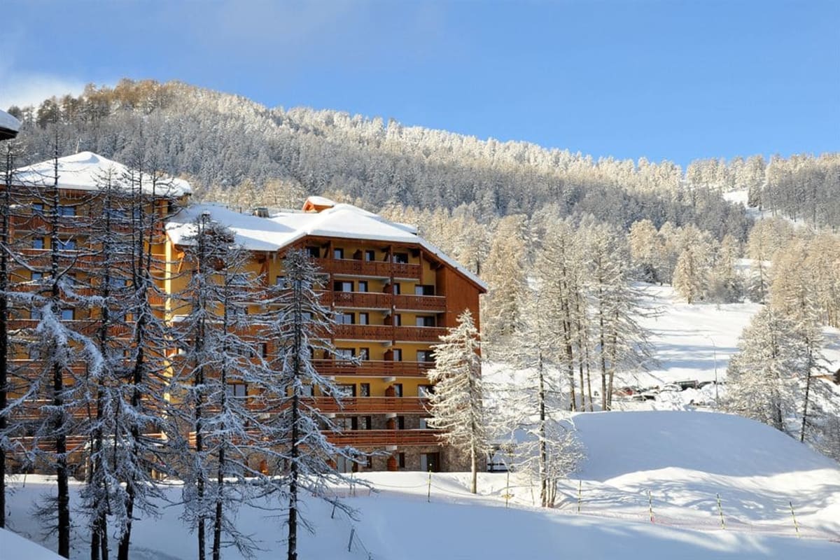 Risoul • T2 6 pers • Piscine et sauna • Skis aux pieds