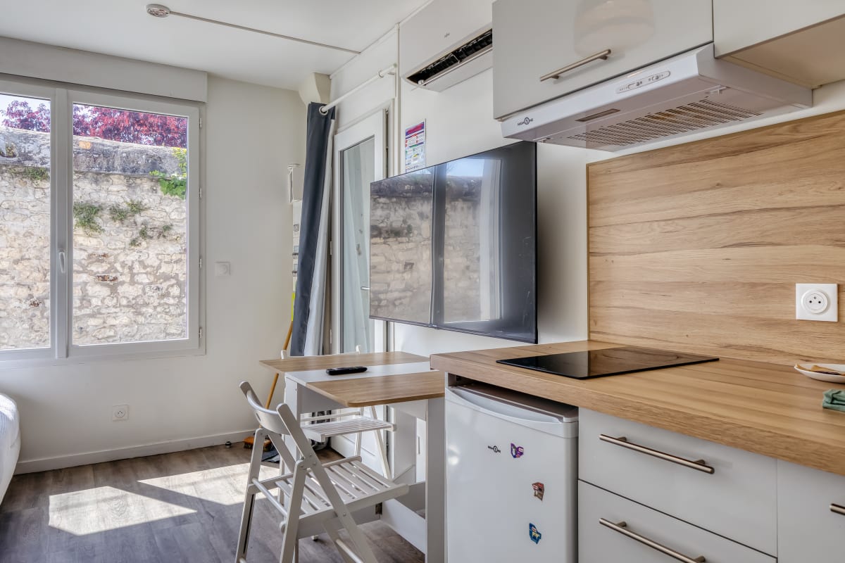  SER2 studio avec WIFI et Parking  