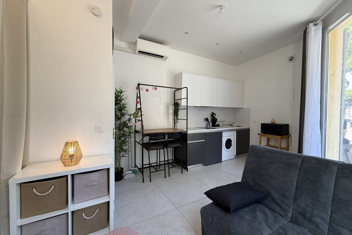 Appartement Studio 18m² rénové – RDC, proche commerces & bus 