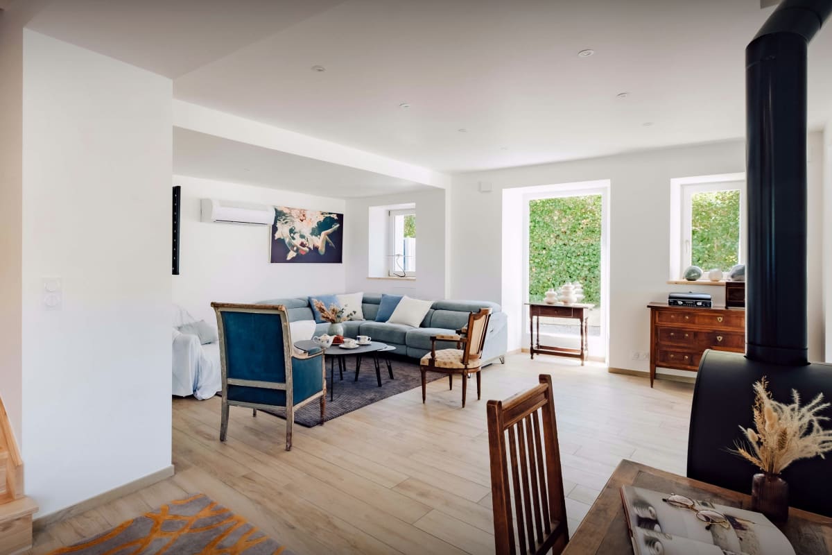 Immobilier Villa pour 12 proche du lac avec terrasses aménagées - OVO Network  