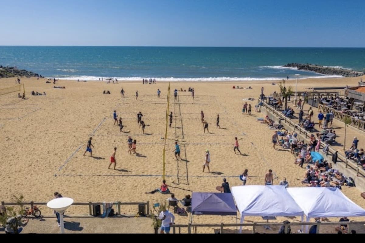 Immobilier Studio lumineux avec terrasse à 200 m de la plage  
