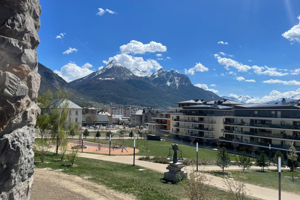 Immobilier Appartement avec balcon, wifi et garage à Briançon  