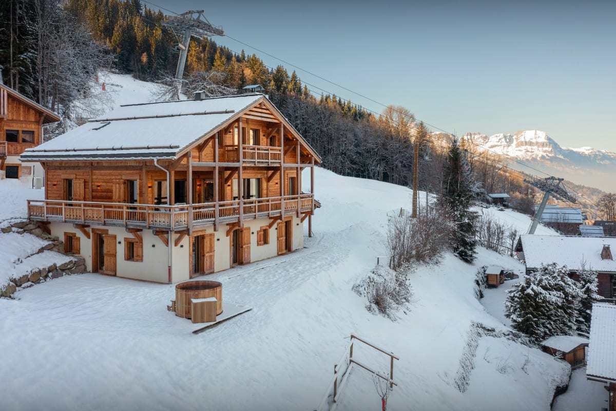  Chalet Chalet skis aux pieds face au mont Blanc - OVO Network