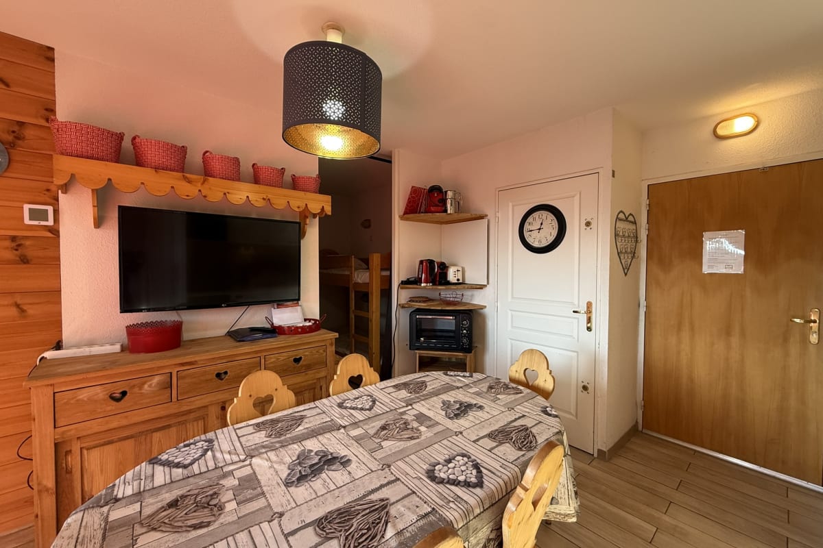 Appartement   Risoul • T4 8 pers • Piscine et sauna • proche pistes