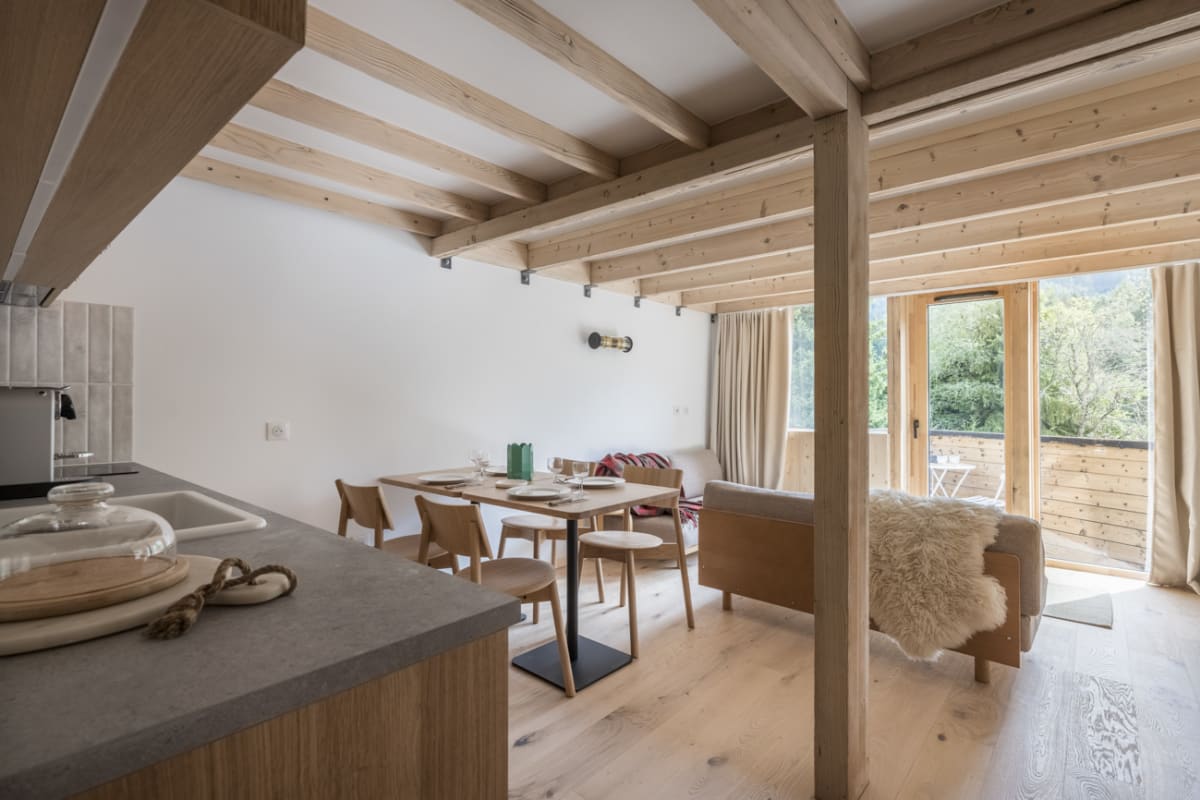 Duplex rénové avec balcon et parking à Argentiere
