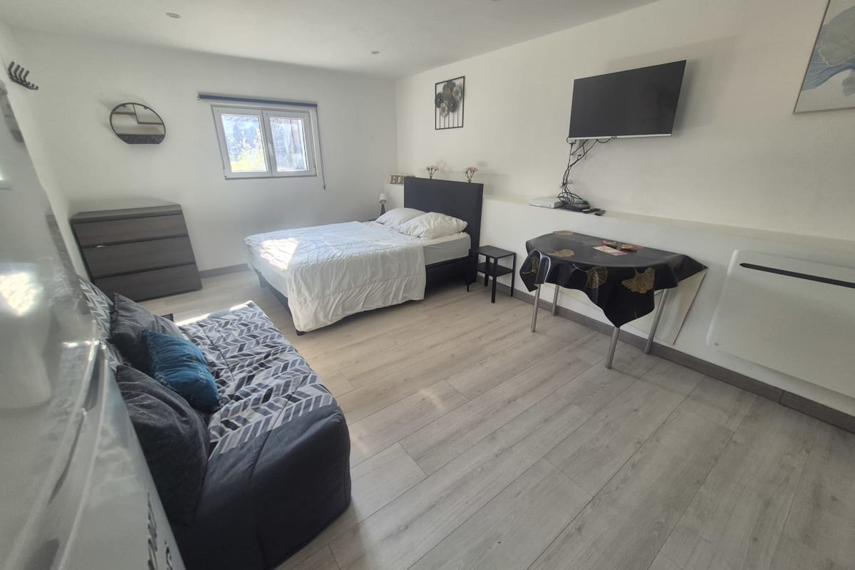  immobilier  Charmant studio rénové avec terrasse à Bayeux