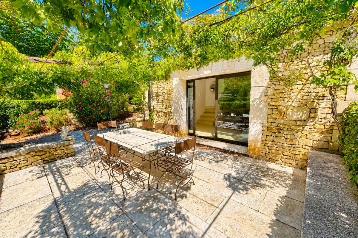  immobilier  Maison en pierre à Roussillon - piscine et tennis