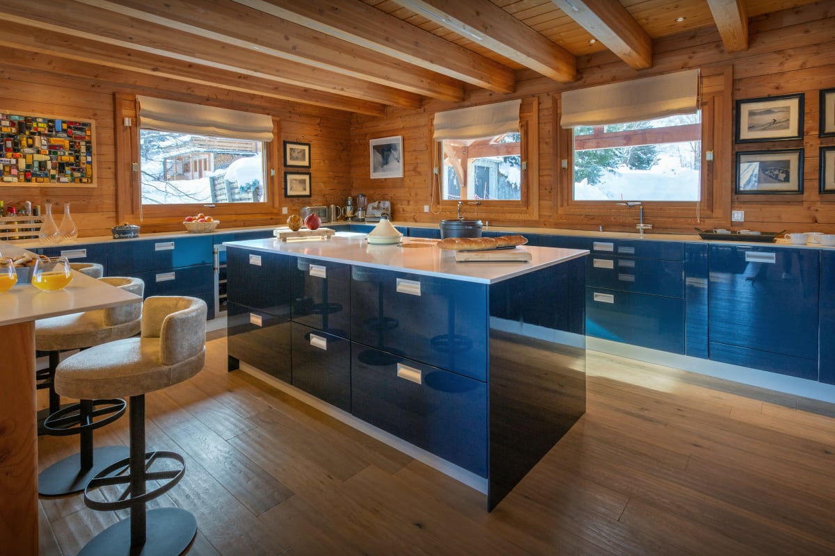 Immobilier Chalet pour 15 au pied des pistes, avec piscine et sauna - OVO Network  