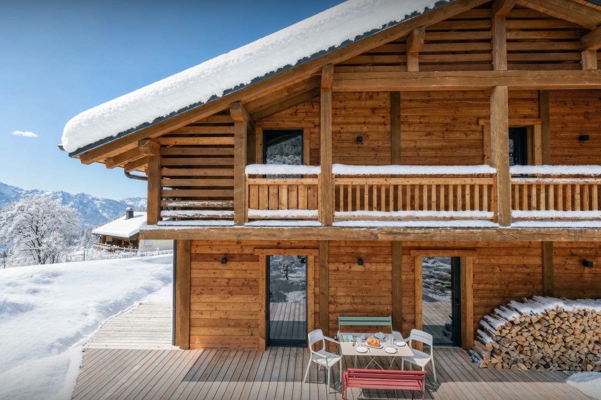  immobilier  Chalet skis aux pieds pour 14 avec terrasse et jacuzzi - OVO Network