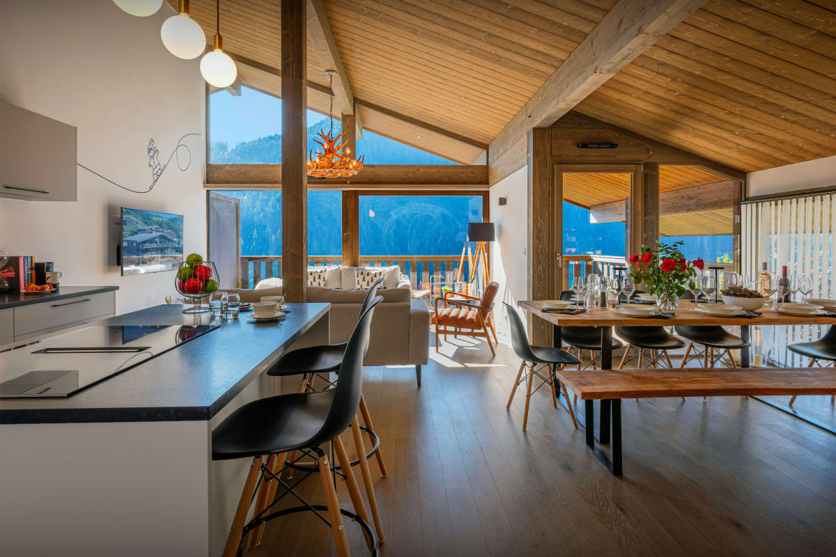 Vue sur les montagnes et proche village - OVO Network