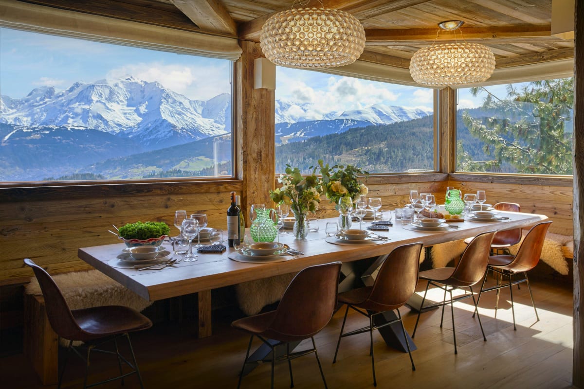  Chalet Skis aux pieds pour 13 avec vue sur le mont Blanc - OVO Network