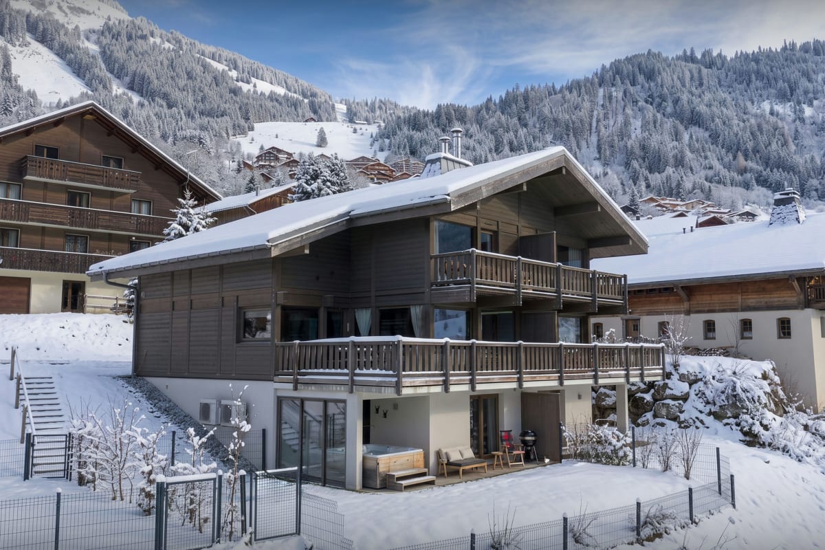 Chalet   Chalet pour 10 à Châtel avec jacuzzi, terrasse et panorama - OVO Network