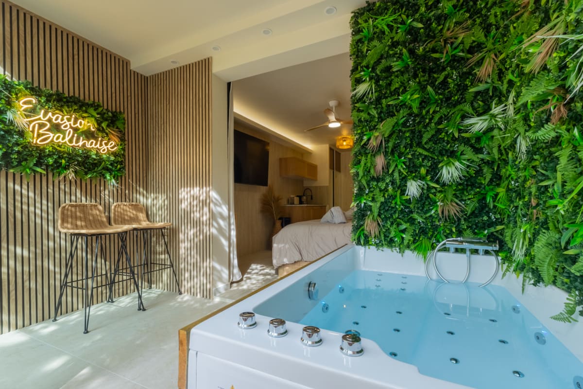 Appartement   Suite Balinaise - Balnéo privée et  Jardin Secret