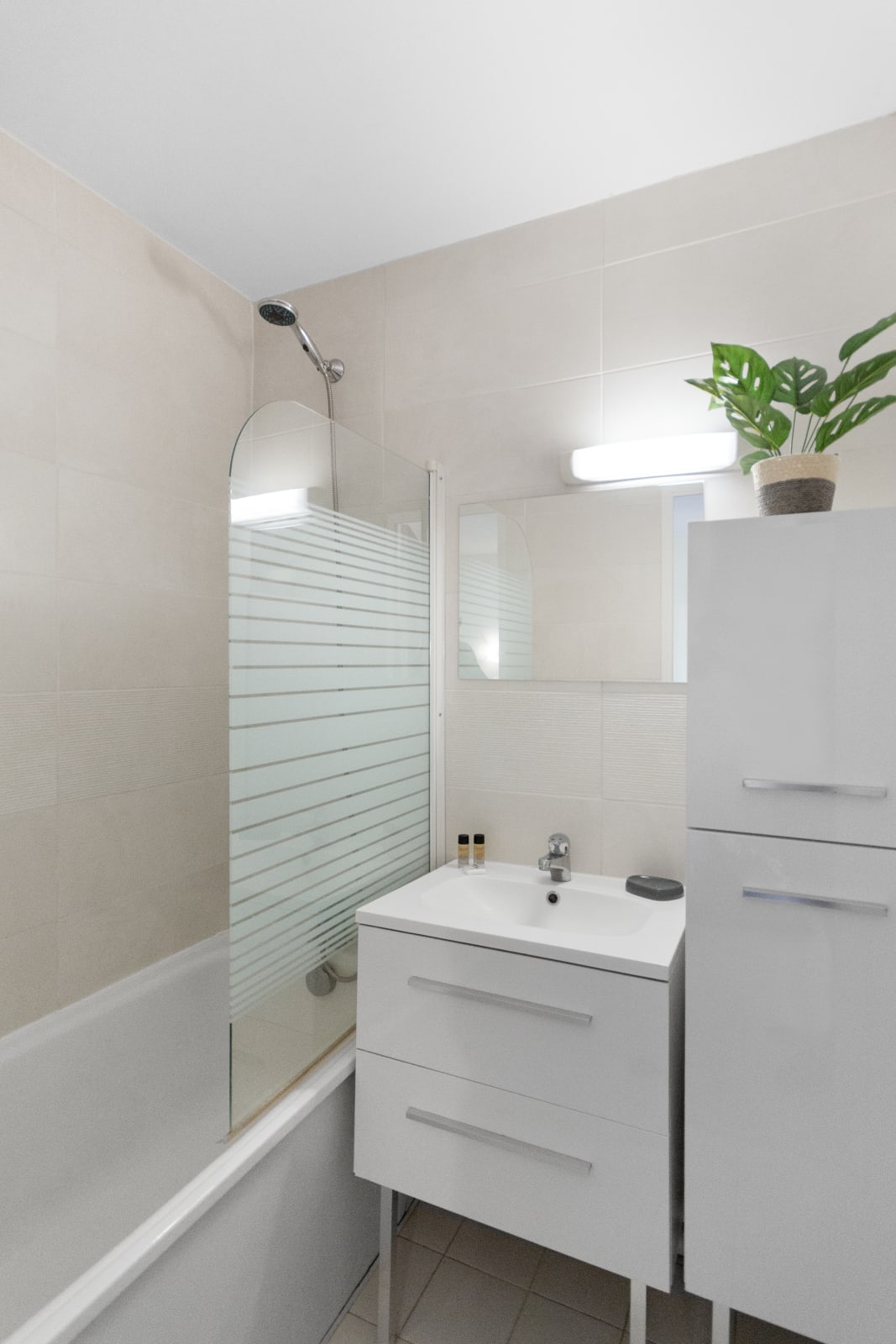 S 2P NICE WC - LE BOUGAINVILLE
